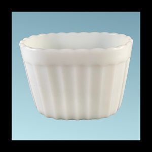 Vase-Mate Milk White Vase